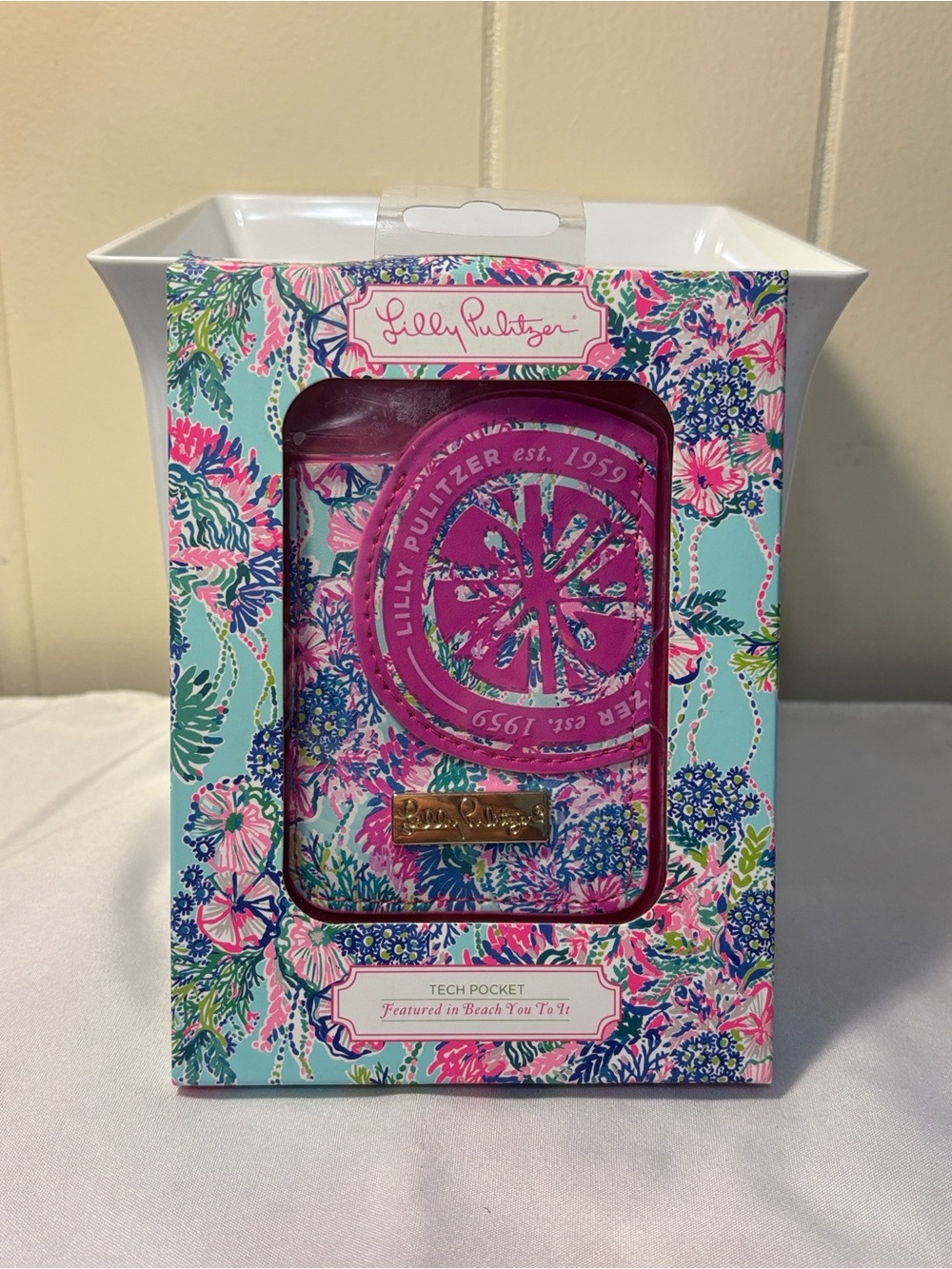 NIB / NWT Lilly Pulitzer Adhesive Leatherette Tech Pocket Citrus Wheel